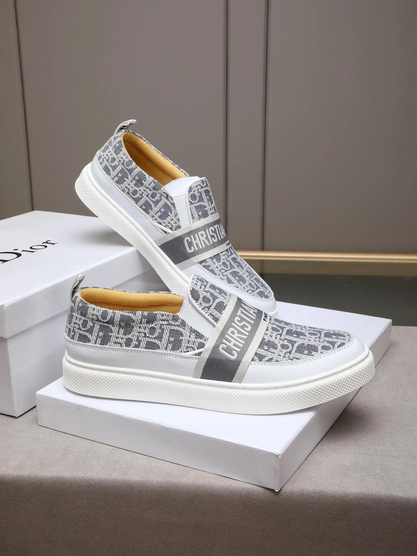 PP400 Dior upper cowhide ➕Dior classic fabric ➕Leather lining original non-slip wear-resistant lightweight soft outsole Style category: men's casual shoes, trendy style, comfortable on the feet Color: actual picture color 38-44 size (45 customized)